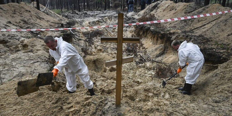 A mass burial of people was found in Izyum, Kharkiv region