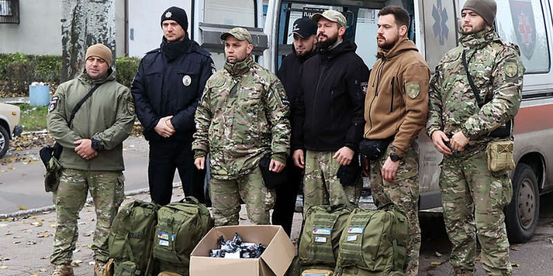 Парамедики поліції Донеччини отримали рюкзаки з усім необхідним для порятунку життя від Світового Конґресу Українців
