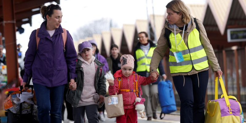As the winter is coming, East Europe is getting ready for a possible new wave of Ukrainian refugees