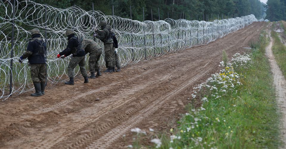 Білорусь та Росія знову шантажують Польщу мігрантами