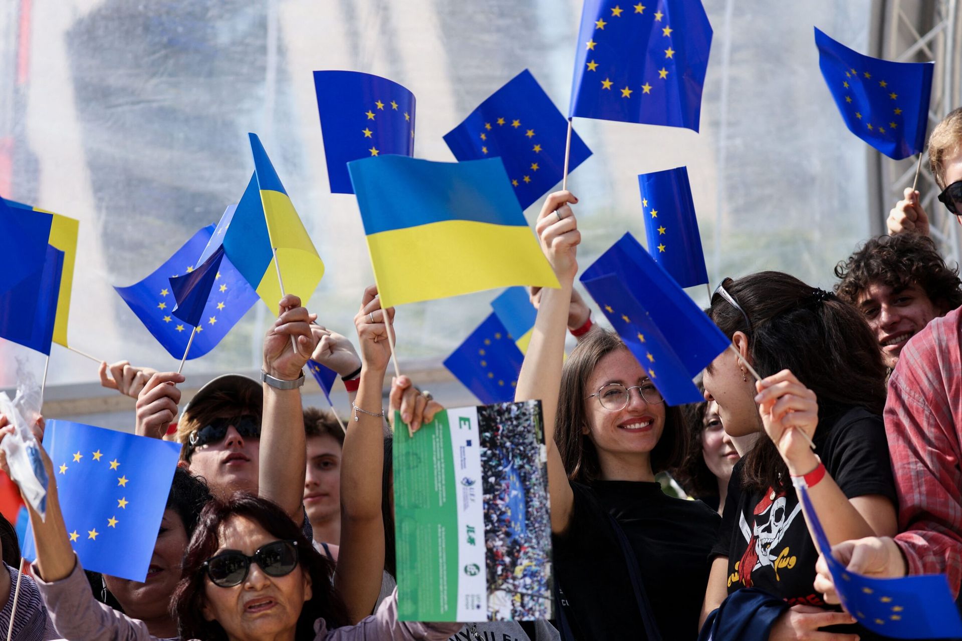 Most Europeans support aid to Ukraine, poll finds