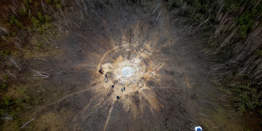 Enormous crater near Bucha: suspected use of North Korean missile