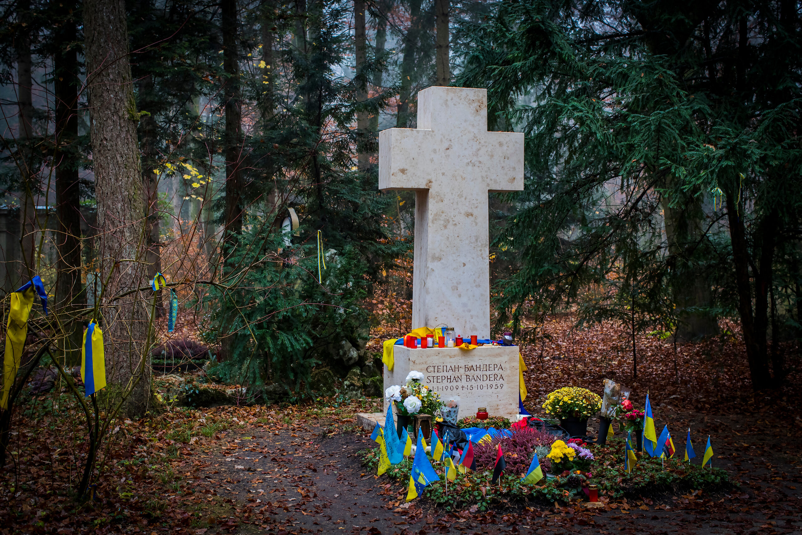 Russian disinformation in action: Bandera’s grave vandalized with provocative writing