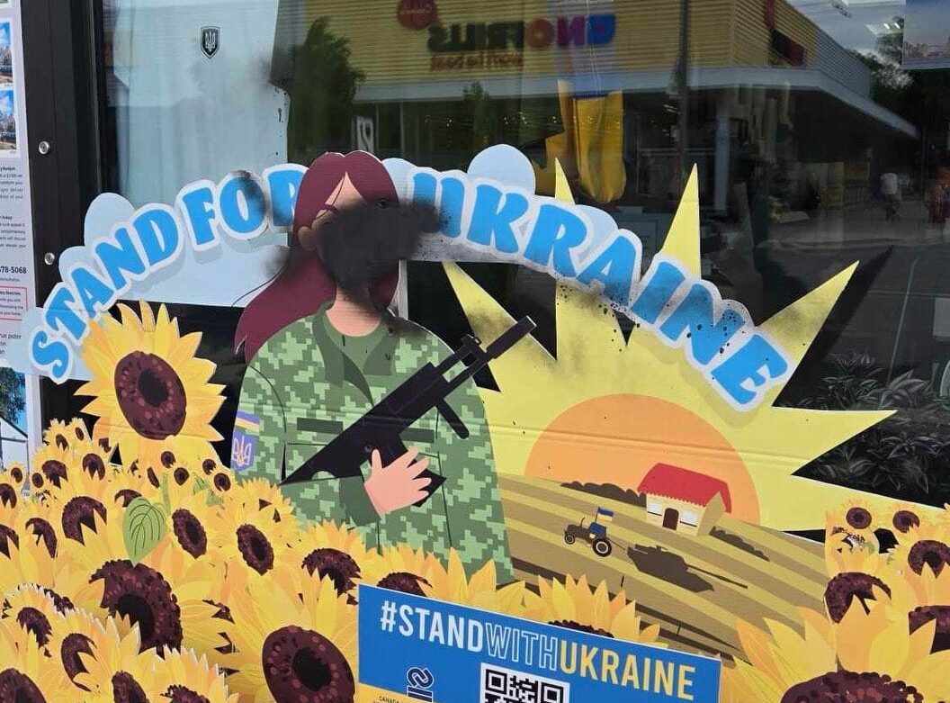 Проросійські вандали пошкодили бізнес кримських татар у Торонто
