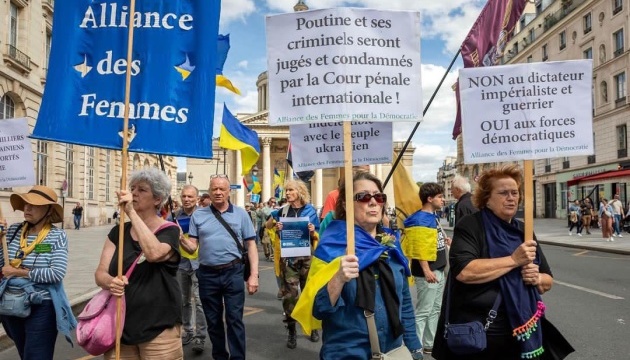 #UkraineInNATO: Ukrainians in France rally in Paris