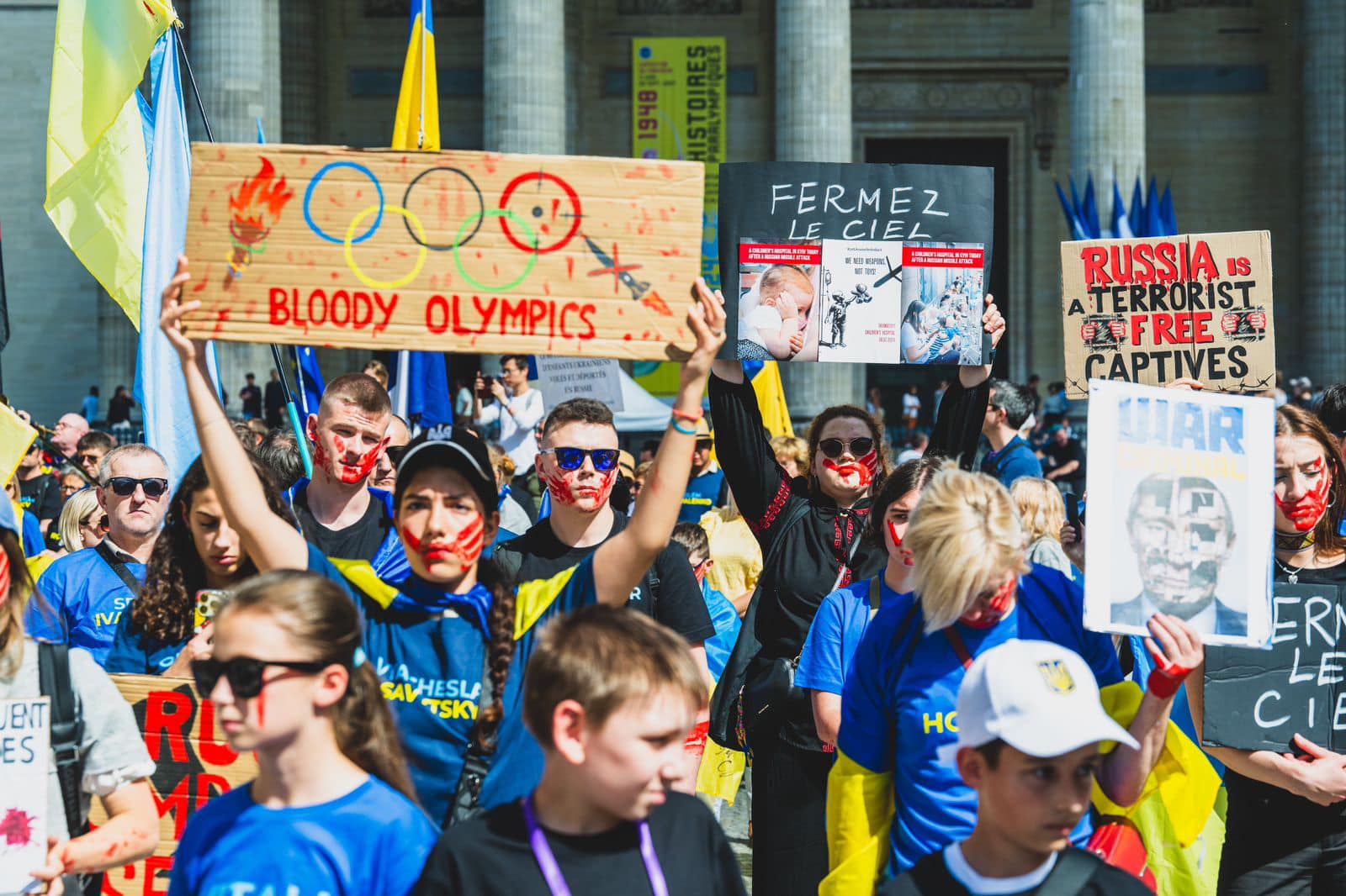 Об’єднання Українців Франції провело мирний марш у пам’ять про 488 українських атлетів