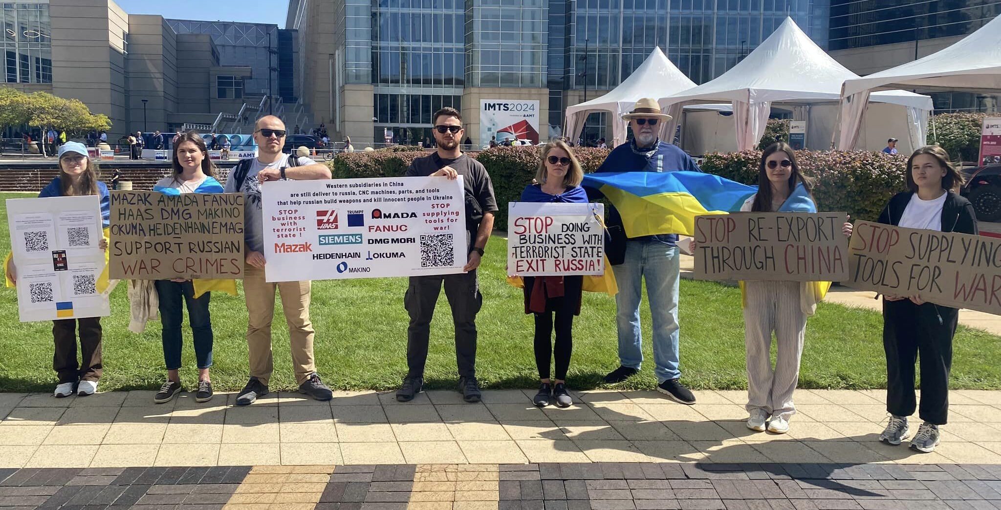 Chicago Ukrainians protest at Tech Show: “Stop supplying Russian army”