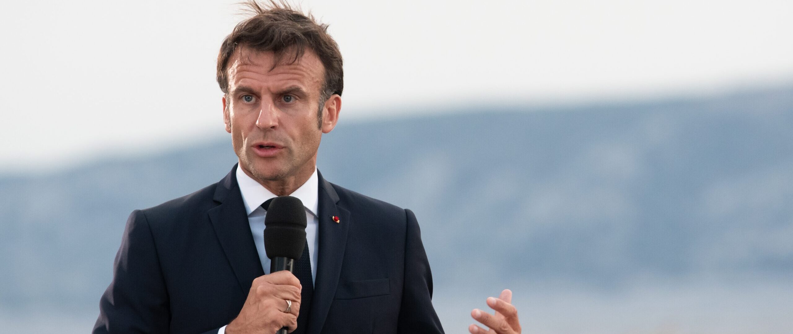 Macron: Francia apoya a Ucrania y asume la responsabilidad de la paz en Europa