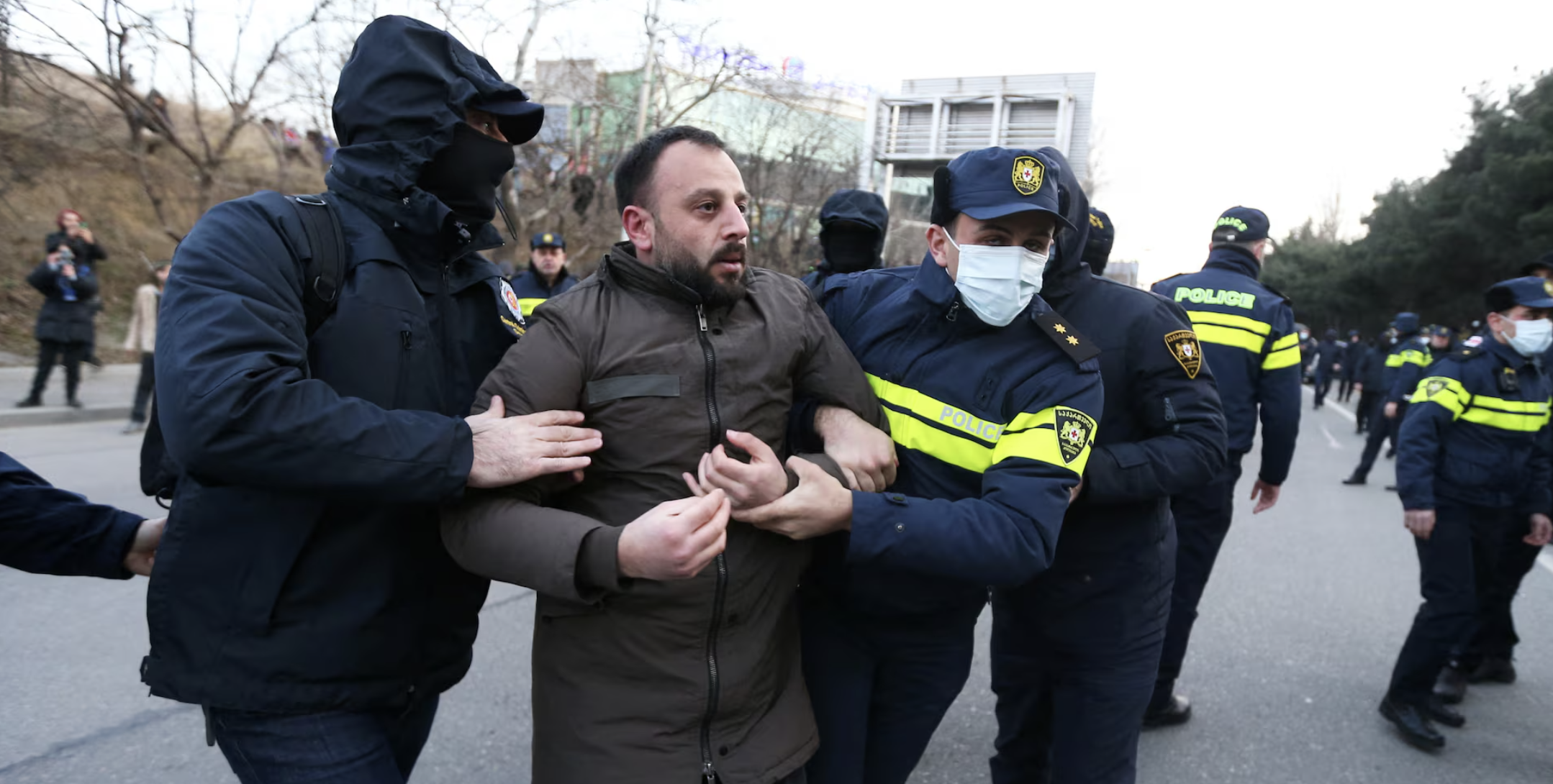 El CMU condena la violencia contra los manifestantes en Georgia y pide endurecer las sanciones contra el régimen de Ivanišvili