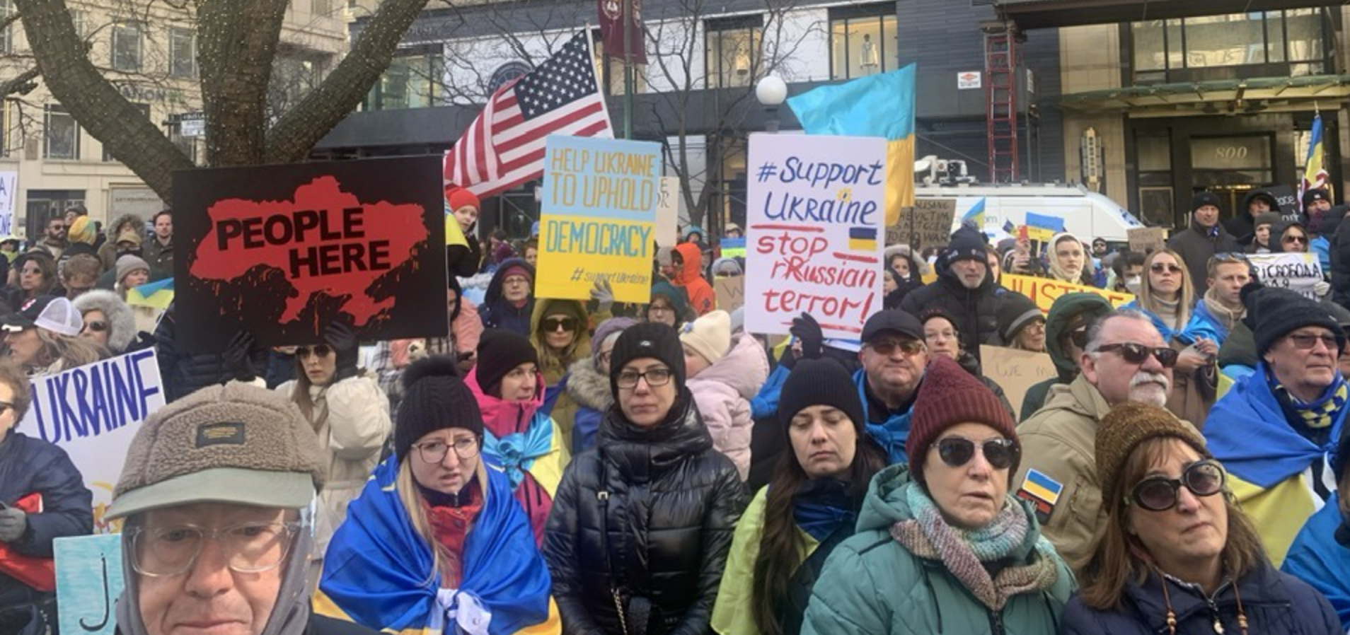 Throngs attend ad hoc pro-Ukraine protest in downtown Chicago